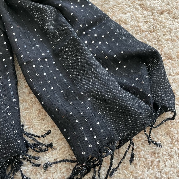Sparkly black scarf - Picture 5 of 5